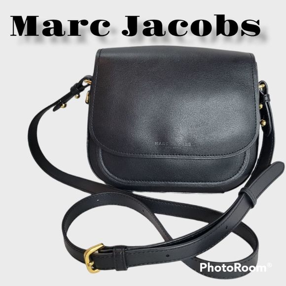 Marc Jacobs Handbags - MArc Jacobs black Leather crossbody bag